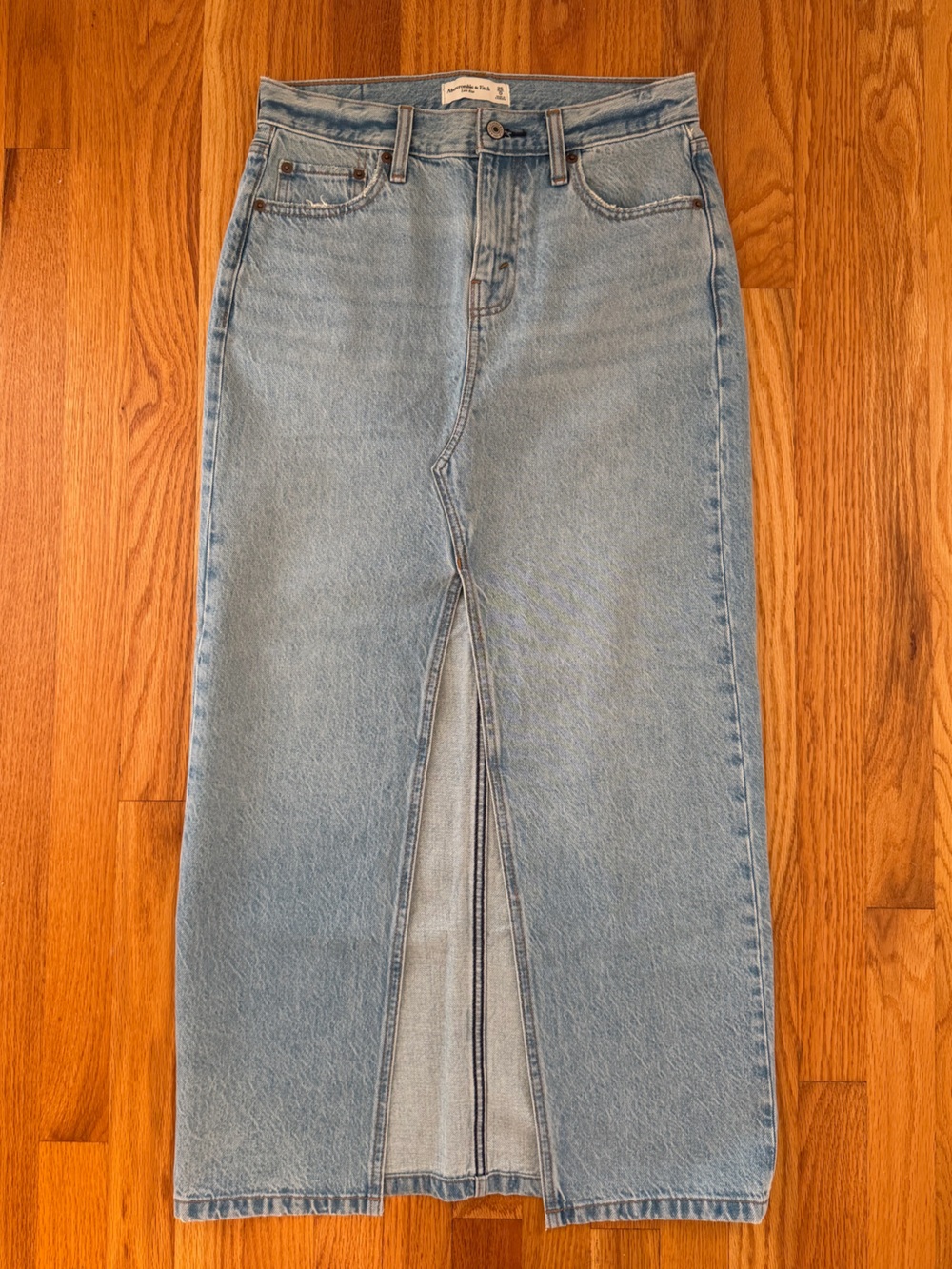 Women’s A&F Jean Skirt